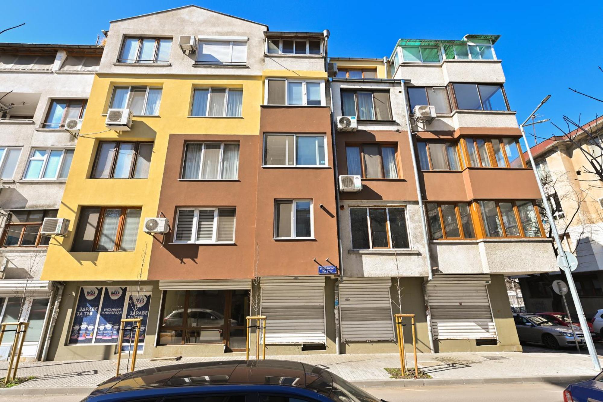Eli Apartment